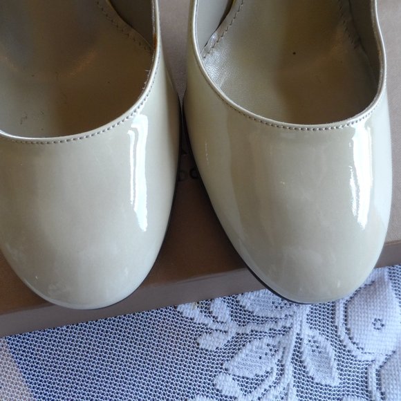 New Burberry Light Green Patent Leather Heeled Pumps Size 36.5 M - Picture 6 of 15